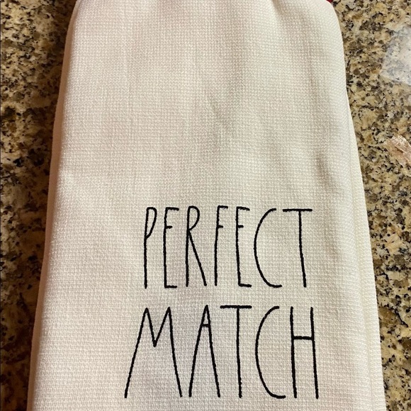 RAE DUNN 2021 Seasonal first production home towel - Picture 2 of 3